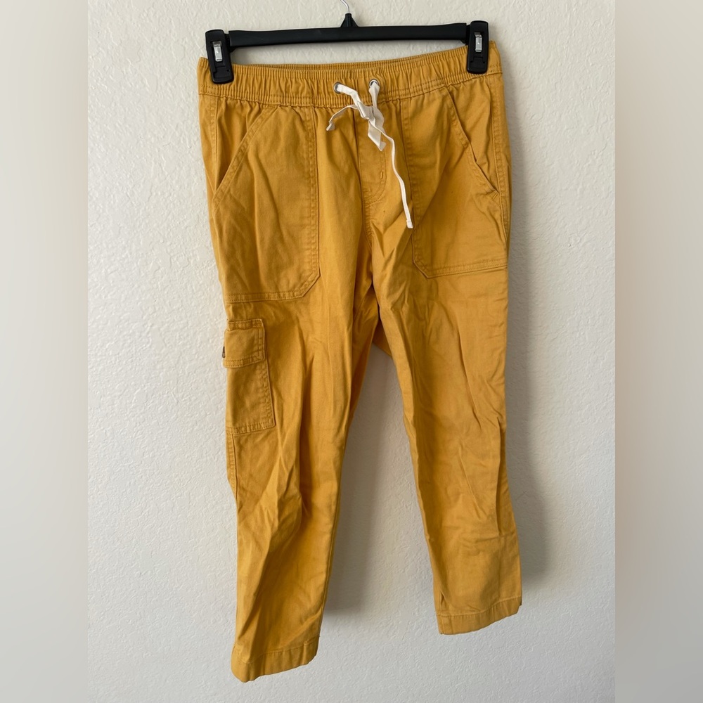 Mustard yellow cargo styled Levi pants